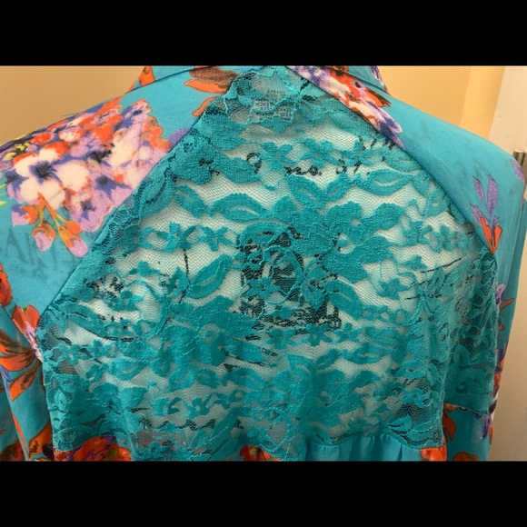 🍓2/$10 😃or 🫐5/20‼️ PRETTY COLORFUL FLORAL BLOUSE Turquoise Red Dots 3X - Picture 11 of 13